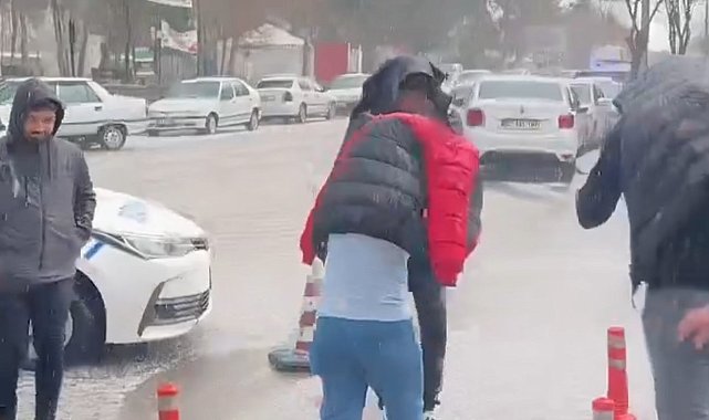 Siverek'te aniden bastıran dolu hayatı olumsuz etkiledi