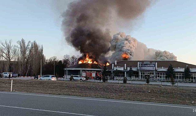 Sorgun'da dinlenme tesisi alev alev yandı