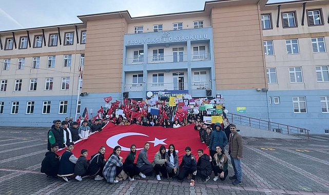 Sultanbeyli'de ortaokul öğrencileri Filistin için yürüdü