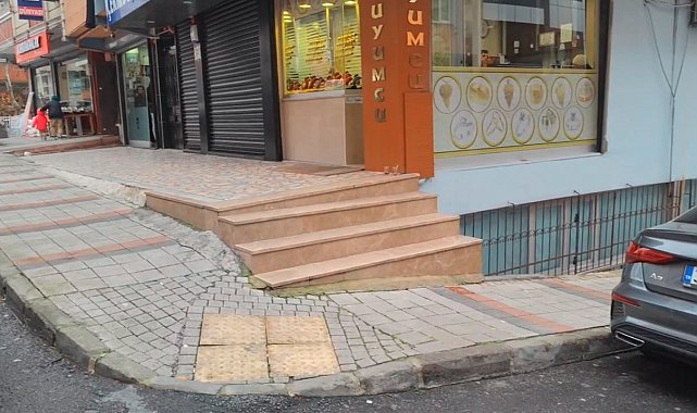 Sultangazi'de kuyumcuyu soymaya çalışan acemi çifti komşu esnaf engelledi: O anlar kamerada