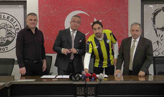 Talasgücü'nde İbrahim Öztürk ile imzalar atıldı