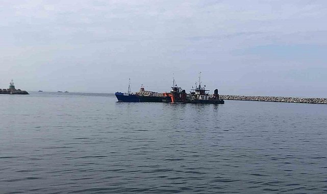 Tarak gemisi limandaki temizlik çalışmalarını sürdürdü