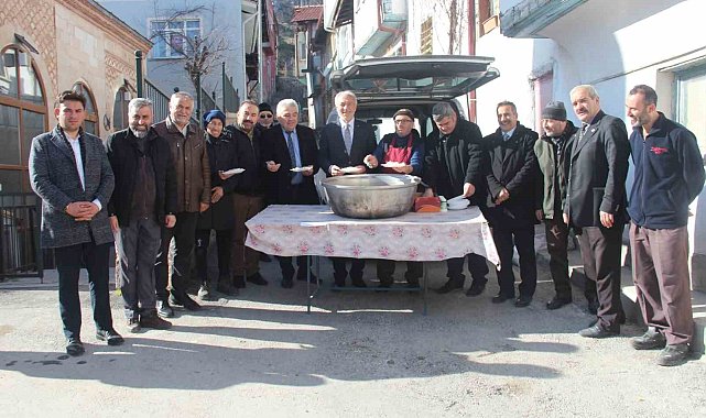 Tarihi camide 'pilav ikramı' geleneği