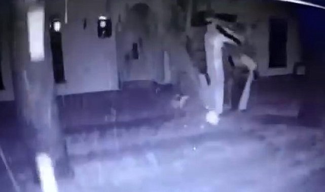 Tarihi caminin yerle bir olduğu ana ait görüntüler yıkımın boyutunu gözler önüne serdi