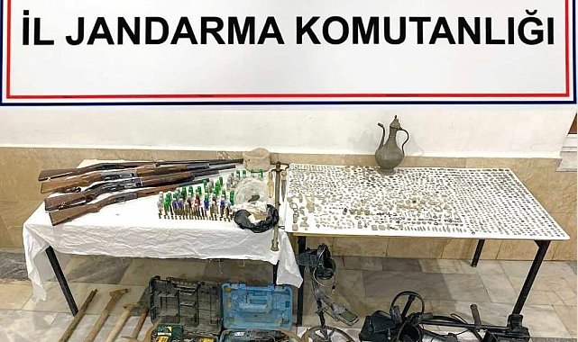 Tarihi eser kaçakçıları jandarma operasyonunda yakalandı
