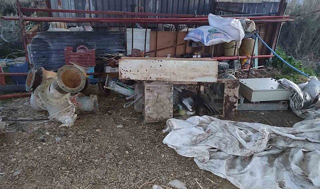 Tarladan su motoru çalan hırsızlar yakalandı