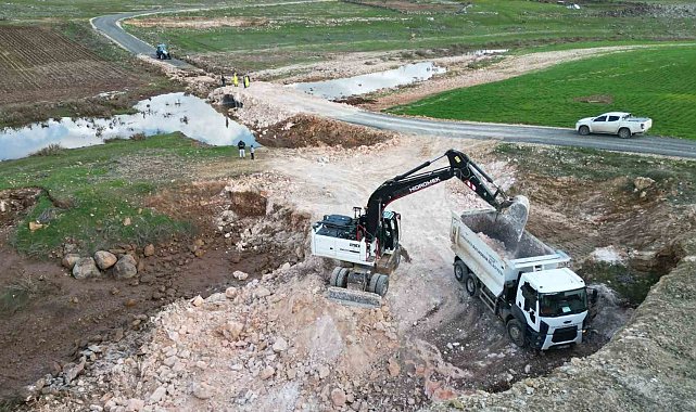 Taşkında zarar gören yollar ve köprüler onarılıyor