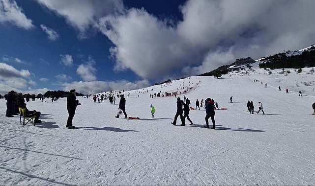 Tatilin son günlerini kayak yaparak geçirdiler