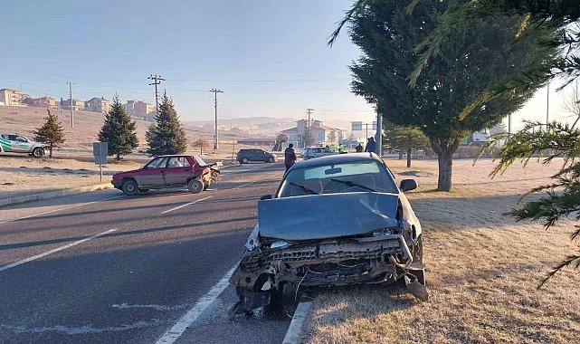Tavşanlı'da 3 aracın karıştığı zincirleme trafik kazası