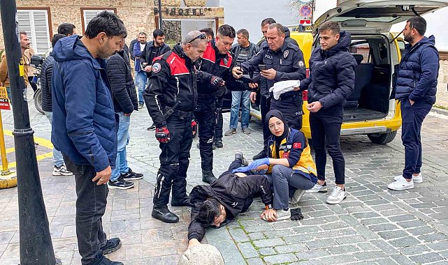 Ticari taksi ve motosiklet sürücüsü arasında yol verme kavgası: 1 yaralı