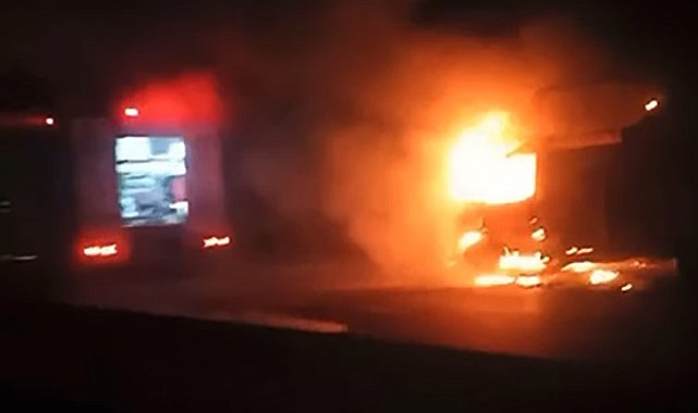 Tokat'ta alev alan kamyonet kül oldu