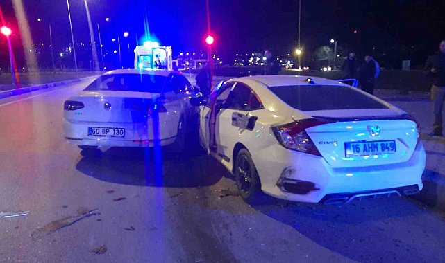 Tokat'ta iki otomobil çarpıştı: 3 yaralı