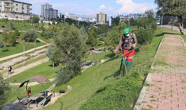 Toroslar'da park ve yeşil alanlara bakım