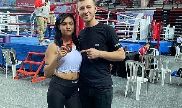 Türkiye Kickboks Şampiyonası'nda Ayşegül Arslanlı Özdemir'den bronz madalya