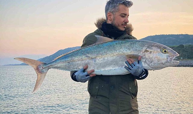 Tuttuğu balığa öyle sevindi ki izleyenleri gülümsetti