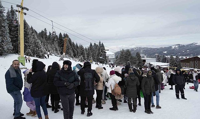 Uludağ'da geç gelen kar yüzleri güldürdü