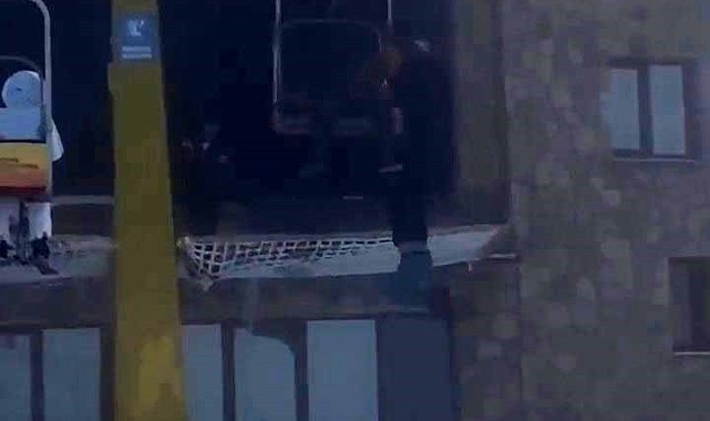 Uludağ'da telesiyejde asılı kaldı