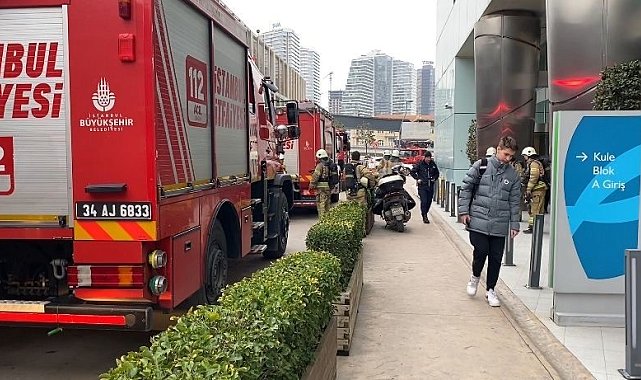 Üsküdar'da lüks sitenin otoparkında yangın çıktı