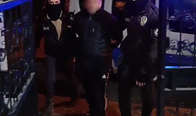 Uyuşturucu satmaktan 15 yıl 8 ay hapis cezası olan hükümlü bekçiden kaçamadı