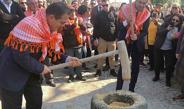Vali Akbıyık Datça Badem Çiçeği Festivaline katıldı