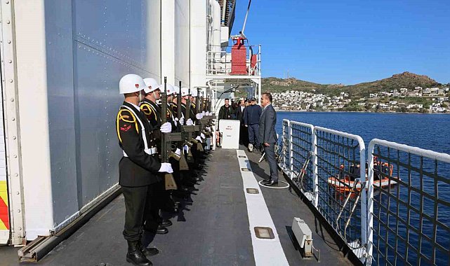 Vali Akbıyık TCSG-703 Umut Korvetini ziyaret etti