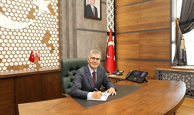 Vali Çelik: "Tek Millet, Tek Bayrak, Tek Vatan, Tek Devlet ilkeleri ve Türkiye Yüzyılı hedefleri doğrultusunda ilelebet yaşatmanın azim ve kararlığındayız"