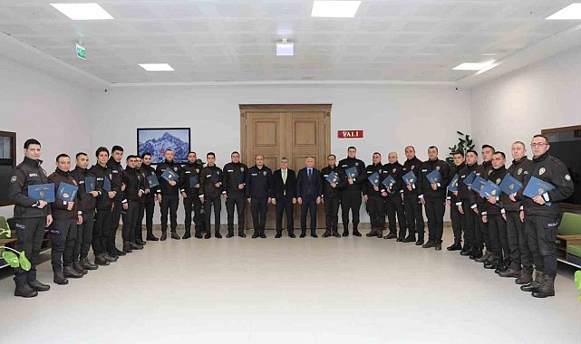 Vali Çelik'ten mahalle bekçilerine teşekkür belgesi