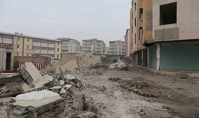 Vali Turan, "4 yılda 800 metruk bina yıkıldı"