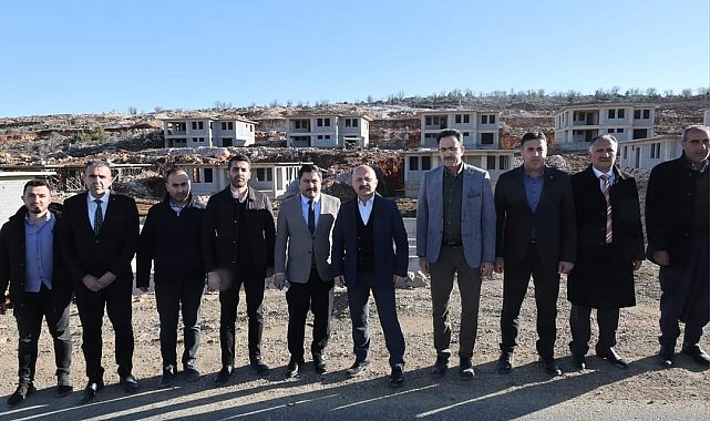 Vali Varol, Sincik'te deprem konutlarını inceledi