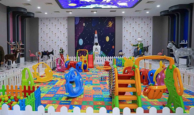Van Büyükşehir Belediyesi &quot;Oyuncak Evi&quot; kurdu