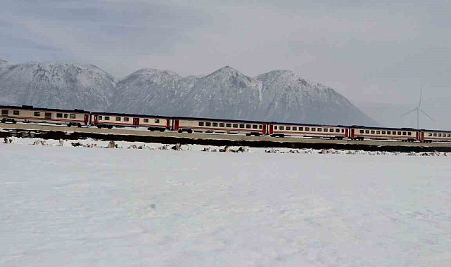 Van Gölü Ekspresi fotoğrafçıların ilgi odağı oldu