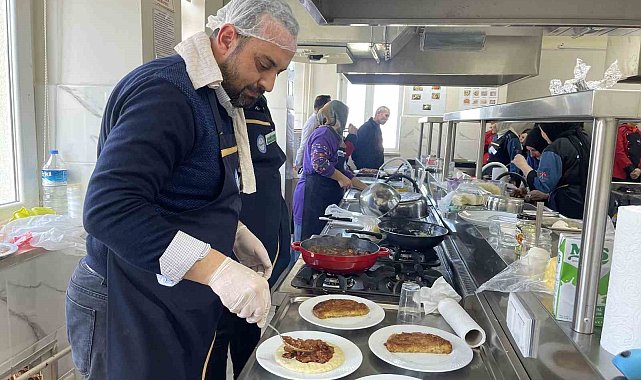 Veliler çocukları ile beraber en iyi yemeği yapmak için yarıştı