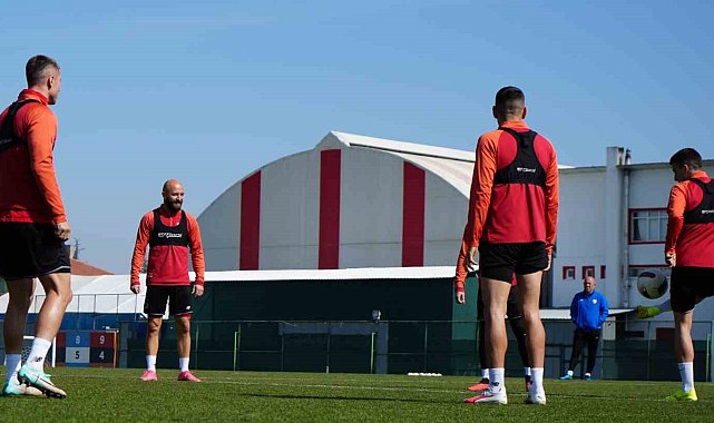 Yalçın Koşukavak: "Play-off'a kalmak için mücadele ediyoruz"