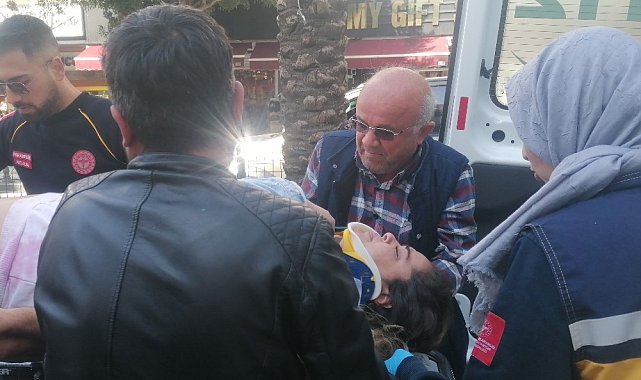 Yayalara yol vermek için duran otomobile motosiklet çarptı: 1 yaralı