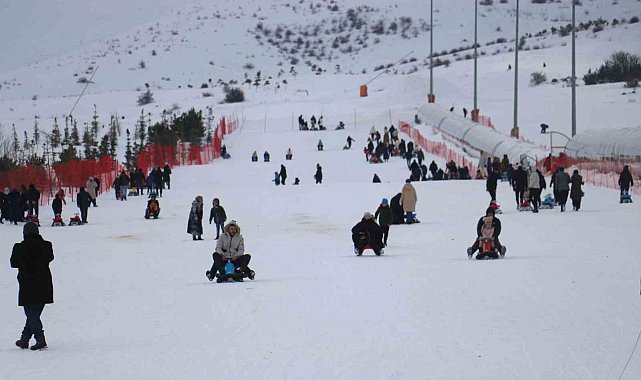 Yıldız Dağı Kayak Merkezi'nde hafta sonu yoğunluğu