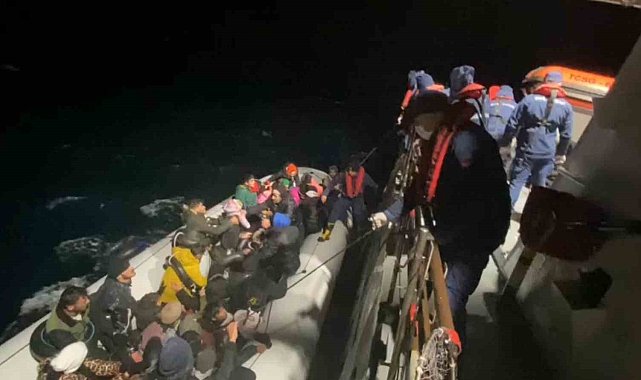 Yunanistan'ın Midilli Adası'na kaçmak isteyen 55 göçmen yakalandı