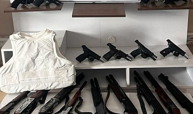 Yüreğir polisi 17 ruhsatsız silah ele geçirirken 93 suçluyu da yakaladı