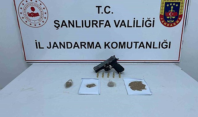 Zehir tacirleri jandarmadan kaçamadı