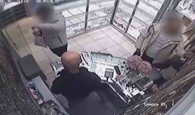 10 bin lira değerindeki takıyı çalan hırsızlar kameraya yakalandı