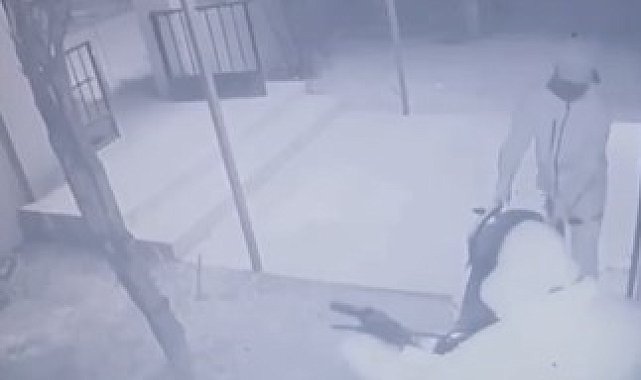 110 bin liralık motosikleti direksiyon kilidini kırarak çaldılar