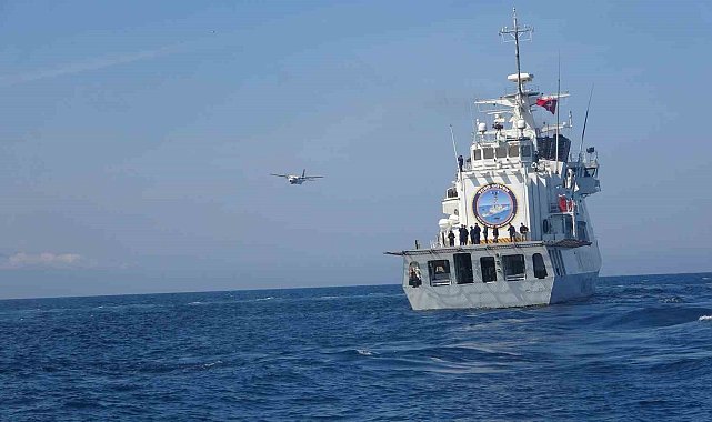 22 düzensiz göçmenin hayatını kaybettiği bot faciasında arama kurtarma çalışmaları 2'nci gün de devam ediyor