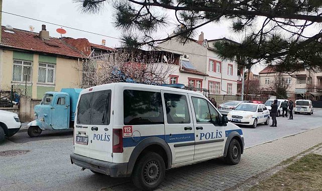 3 kattan düşen genç kız ağır yaralandı