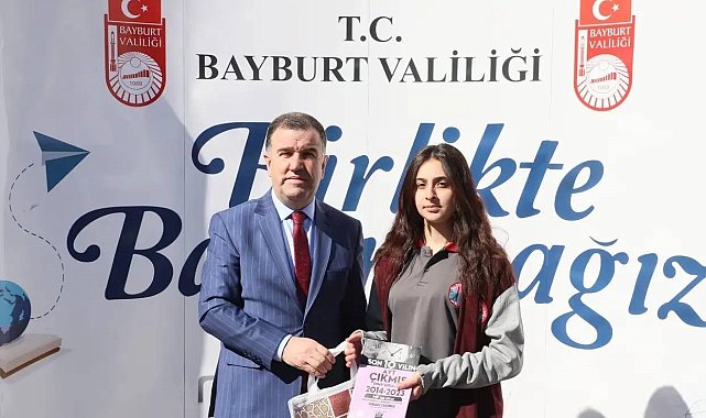 'Birlikte Başaracağız' projesiyle öğrencilere kaynak kitap dağıtımı yapıldı