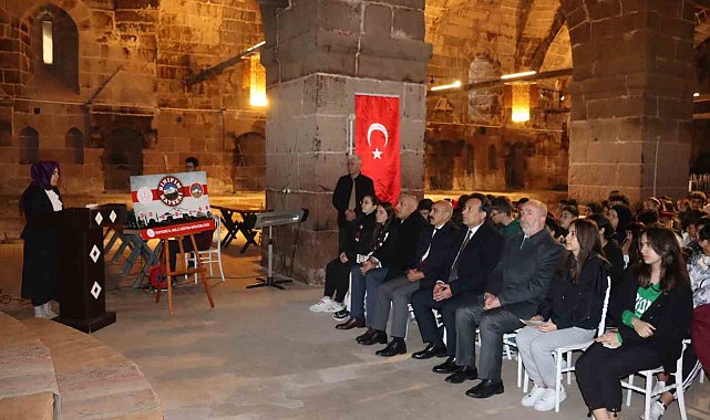 'Han Duvarları' şiirini yazıldığı handa öğrendiler
