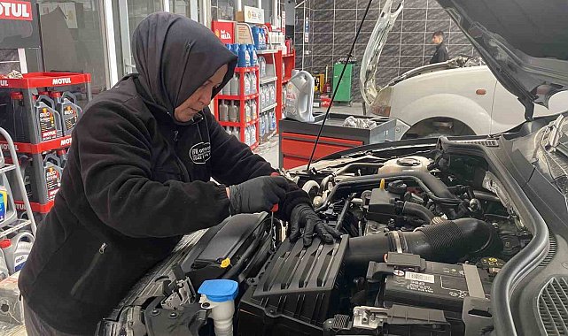 'Sanayide kadın mı çalışır' diyenlere inat, erkek ustalara taş çıkarıyor