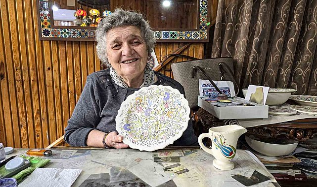 77 yaşındaki çini ustası Tokat'taki atölyesinde üretilen çinileri yurt dışına ihraç ediyor