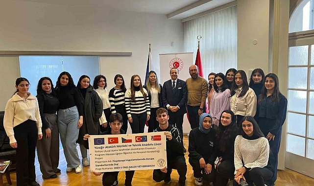 Adanalı öğrenciler Prag'da staj programına katıldı