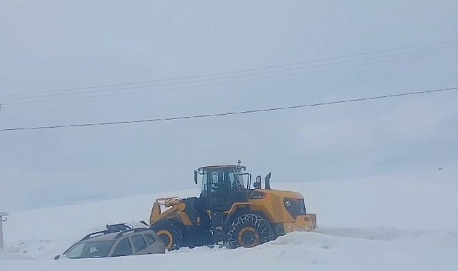 Adilcevaz'da karla mücadele çalışması