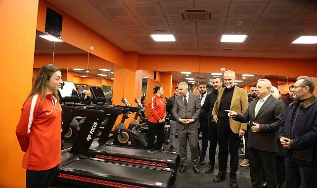 Adnan Menderes Kadın Spor Merkezi hizmete açıldı