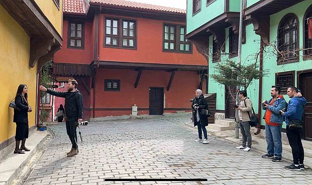 Afyonkarahisar'da fotoğraf severler işi uzmanından öğreniyor
